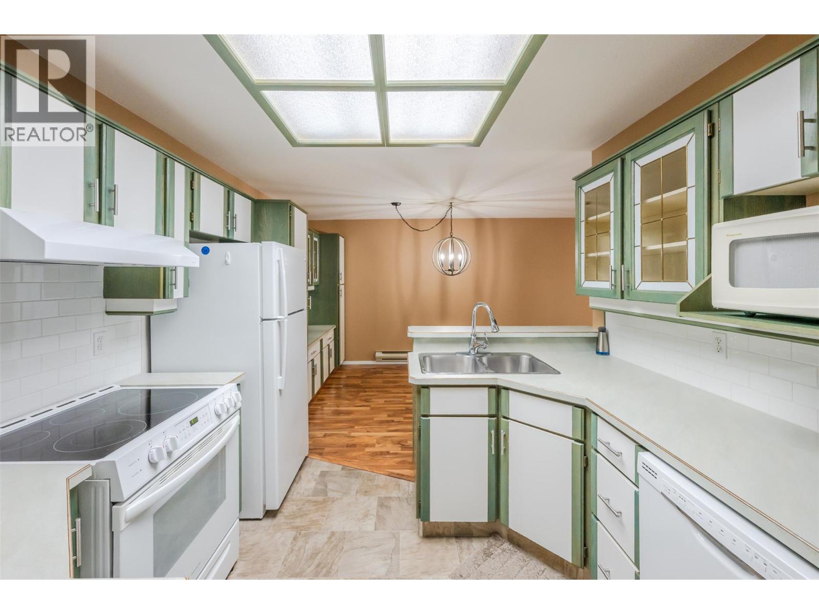 203 3426 Hemlock Street, Penticton