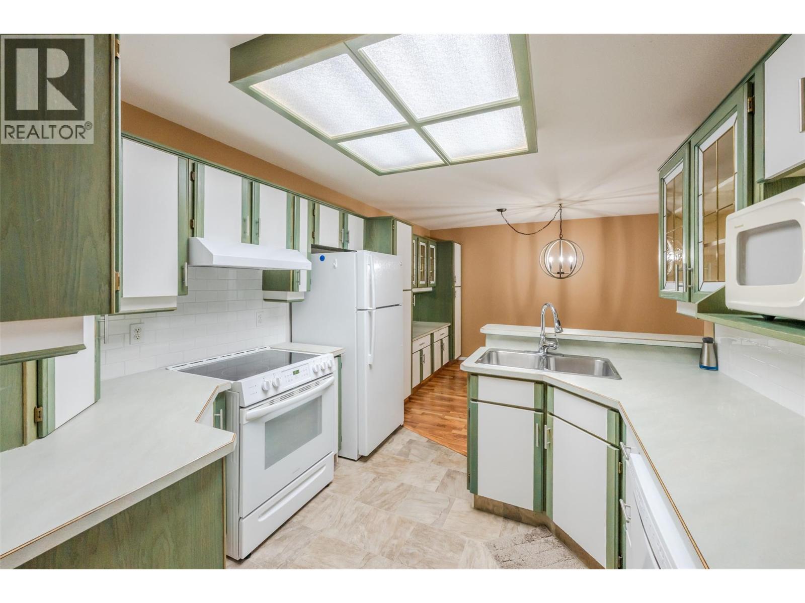 203 3426 Hemlock Street, Penticton