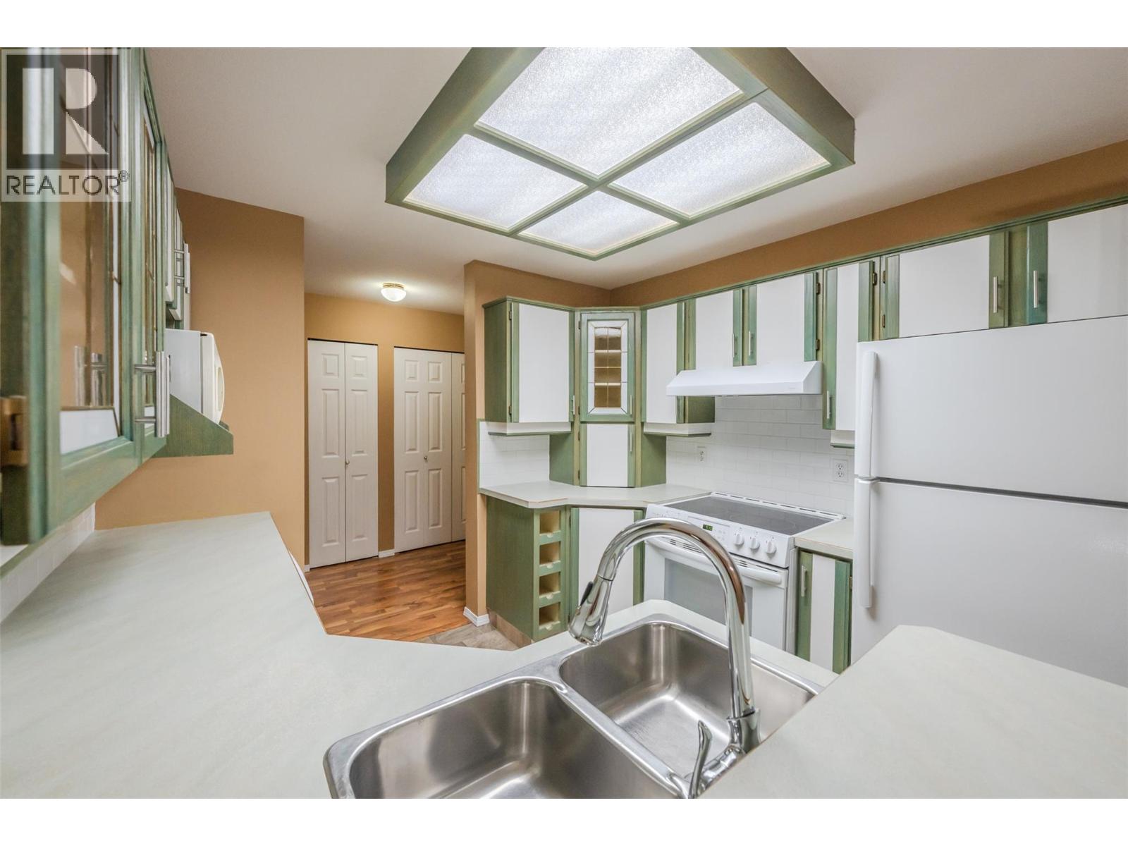 203 3426 Hemlock Street, Penticton