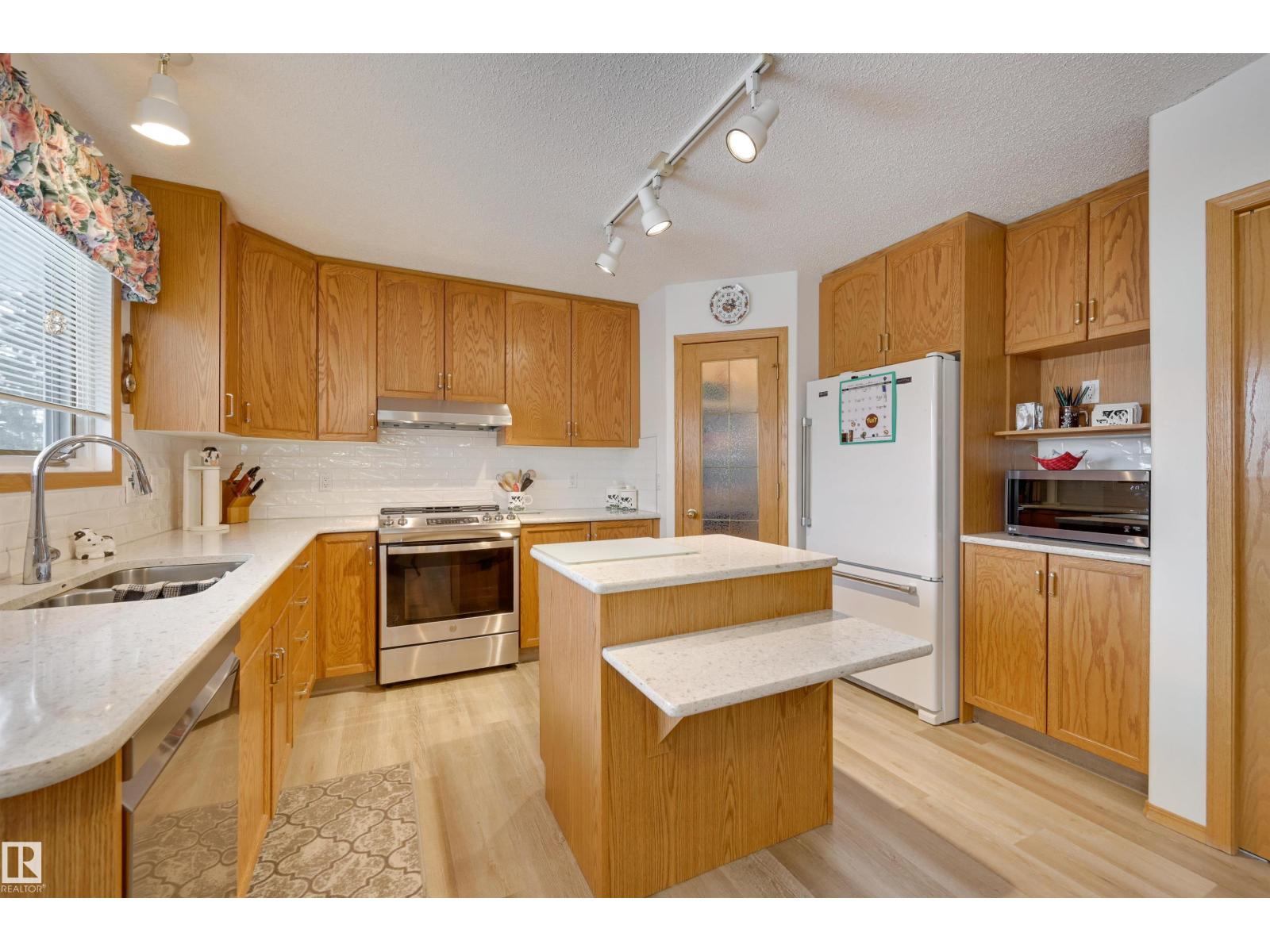 38 HIGHLAND CR, St. Albert