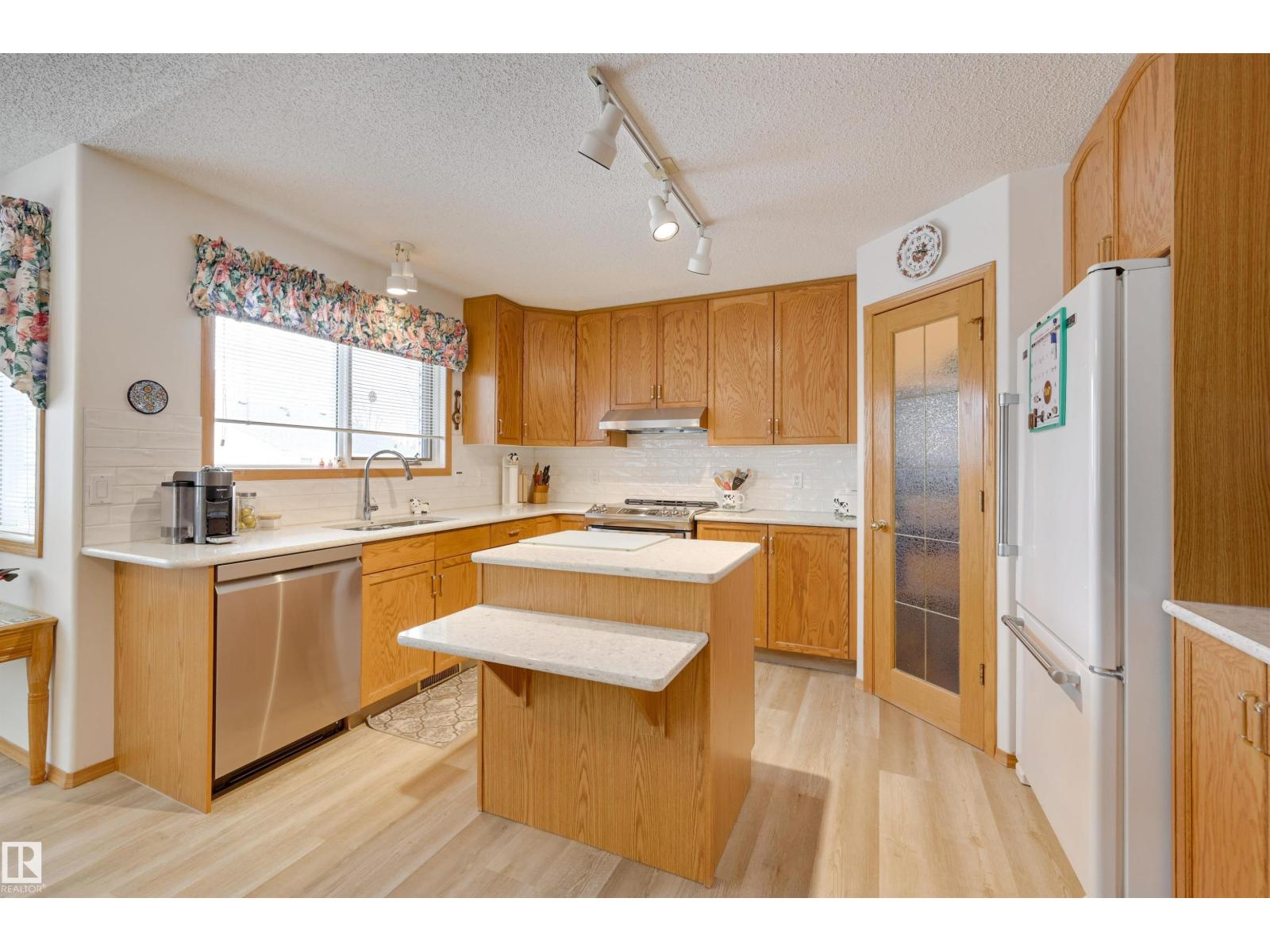 38 HIGHLAND CR, St. Albert