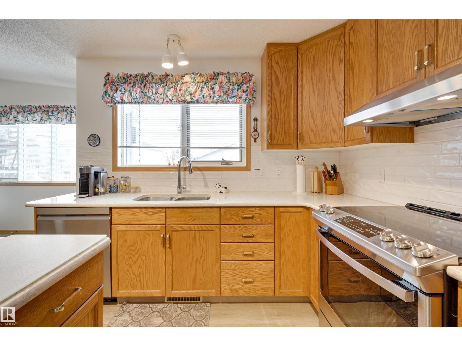 38 HIGHLAND CR, St. Albert