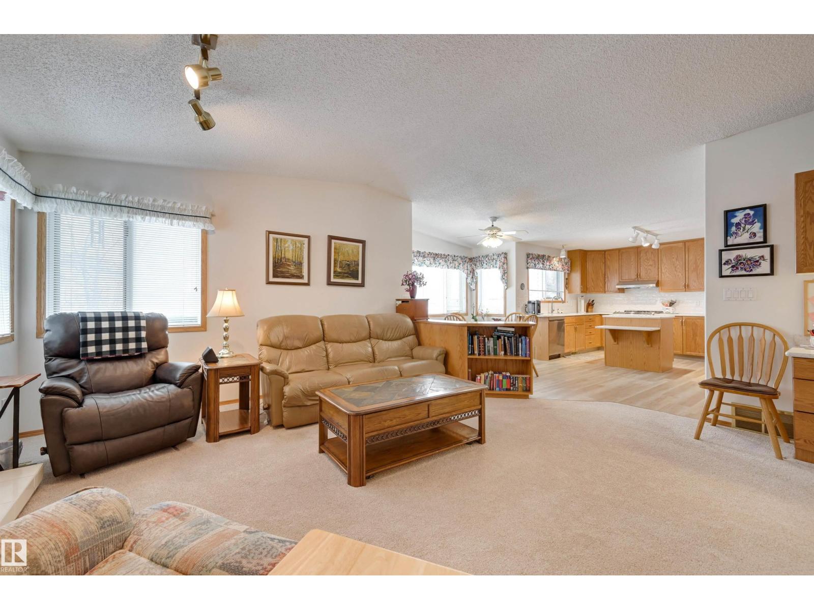 38 HIGHLAND CR, St. Albert