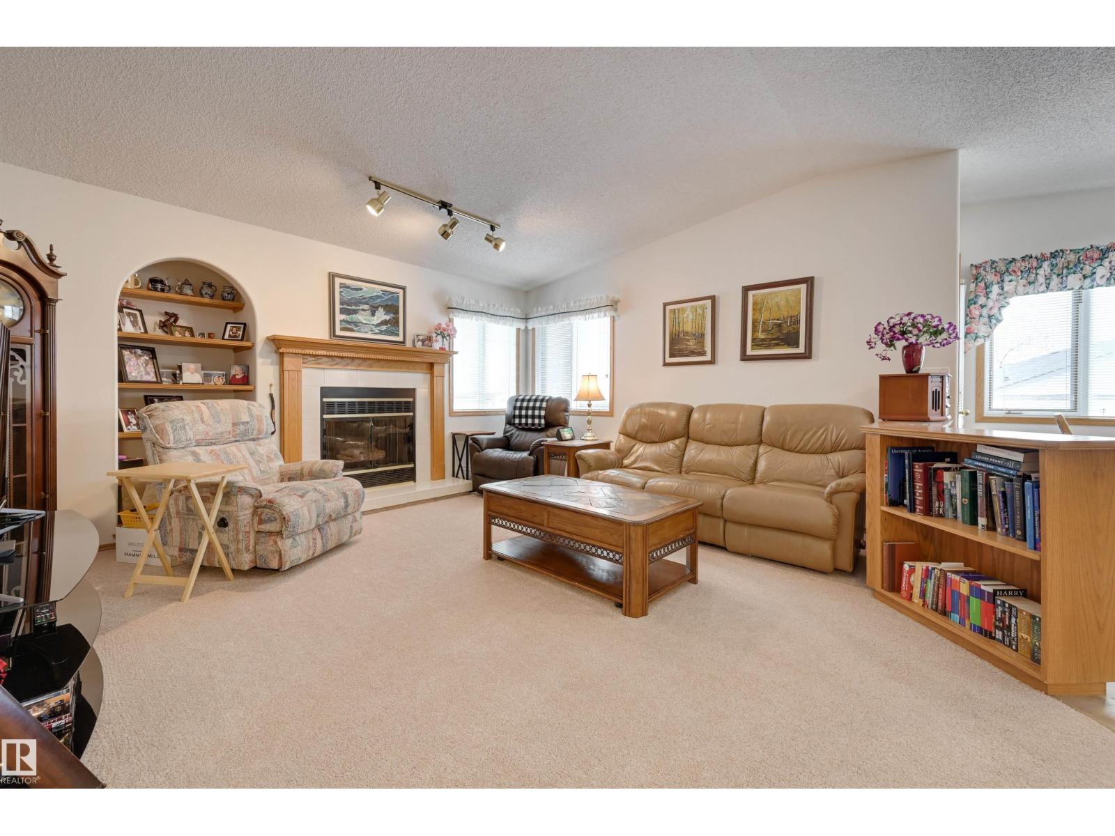 38 HIGHLAND CR, St. Albert