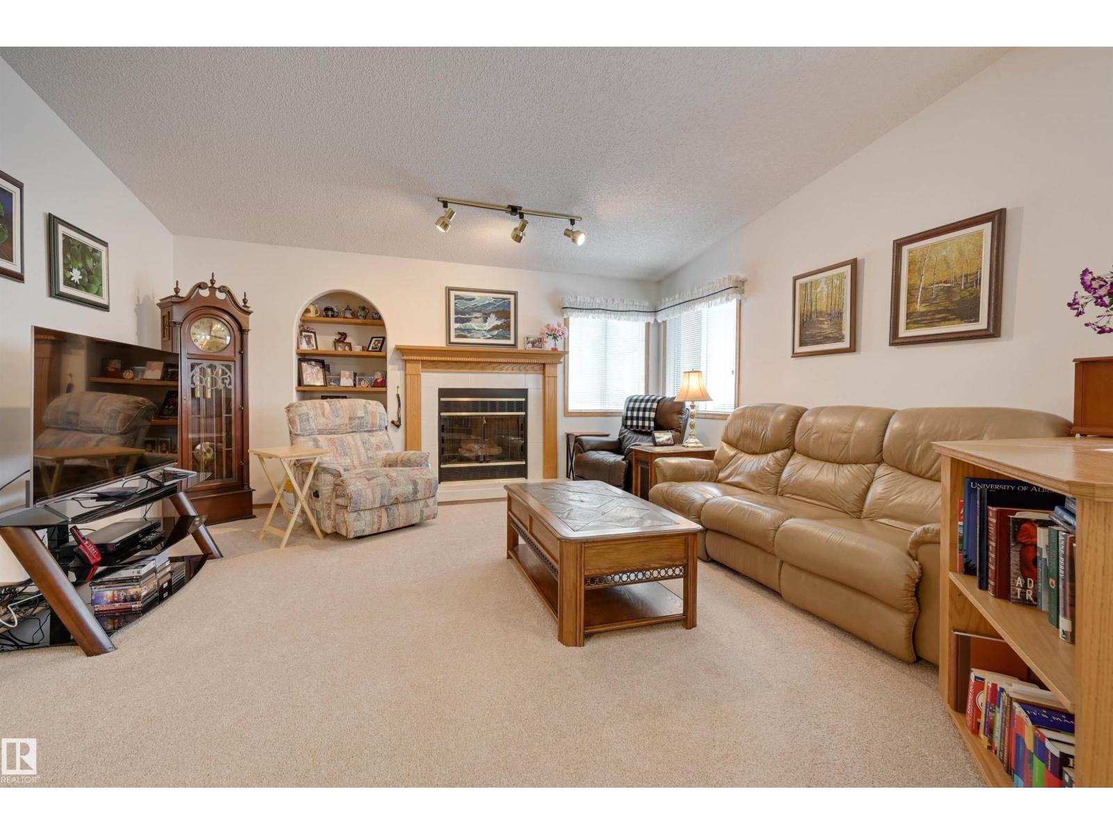 38 HIGHLAND CR, St. Albert