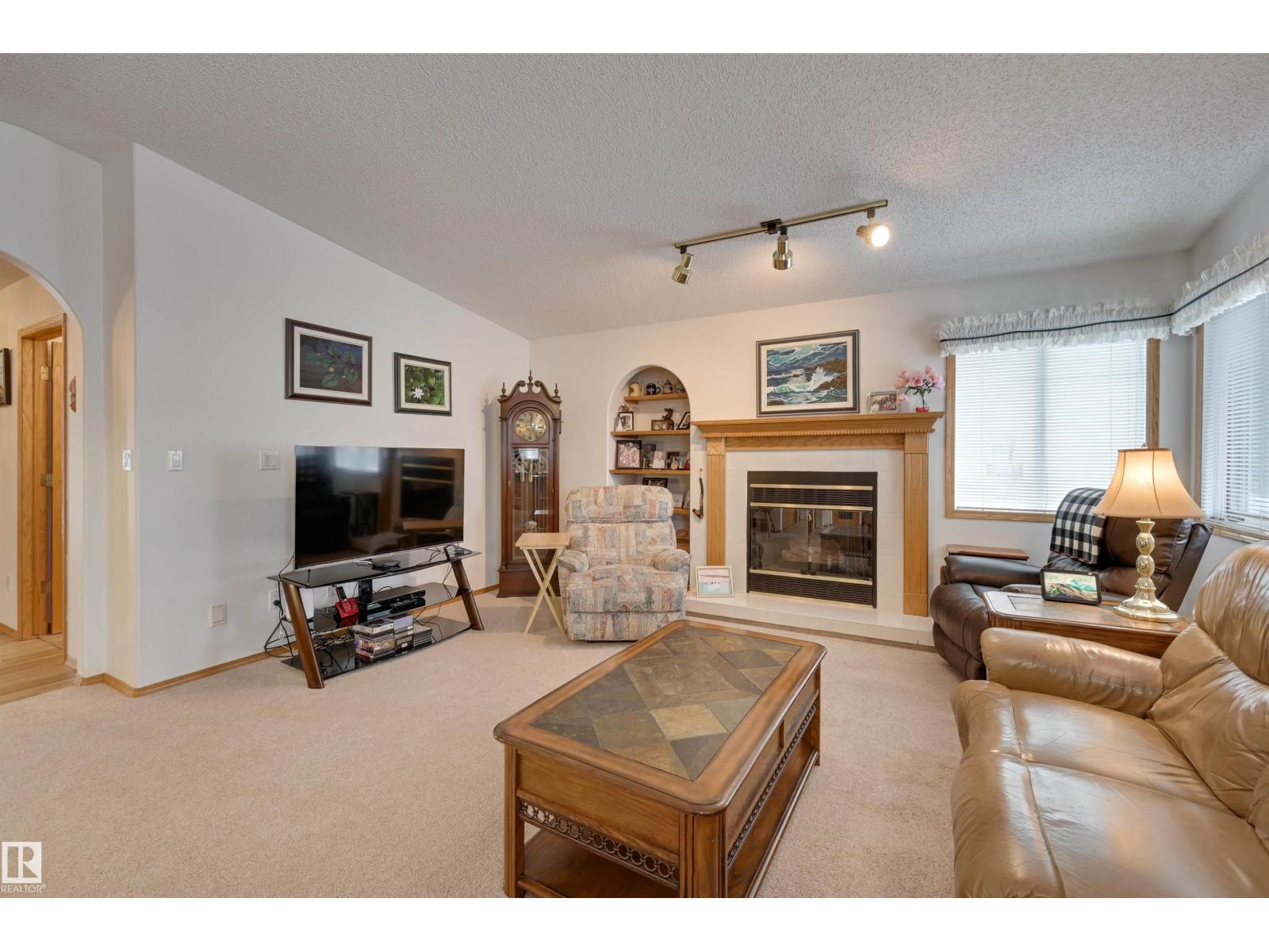38 HIGHLAND CR, St. Albert