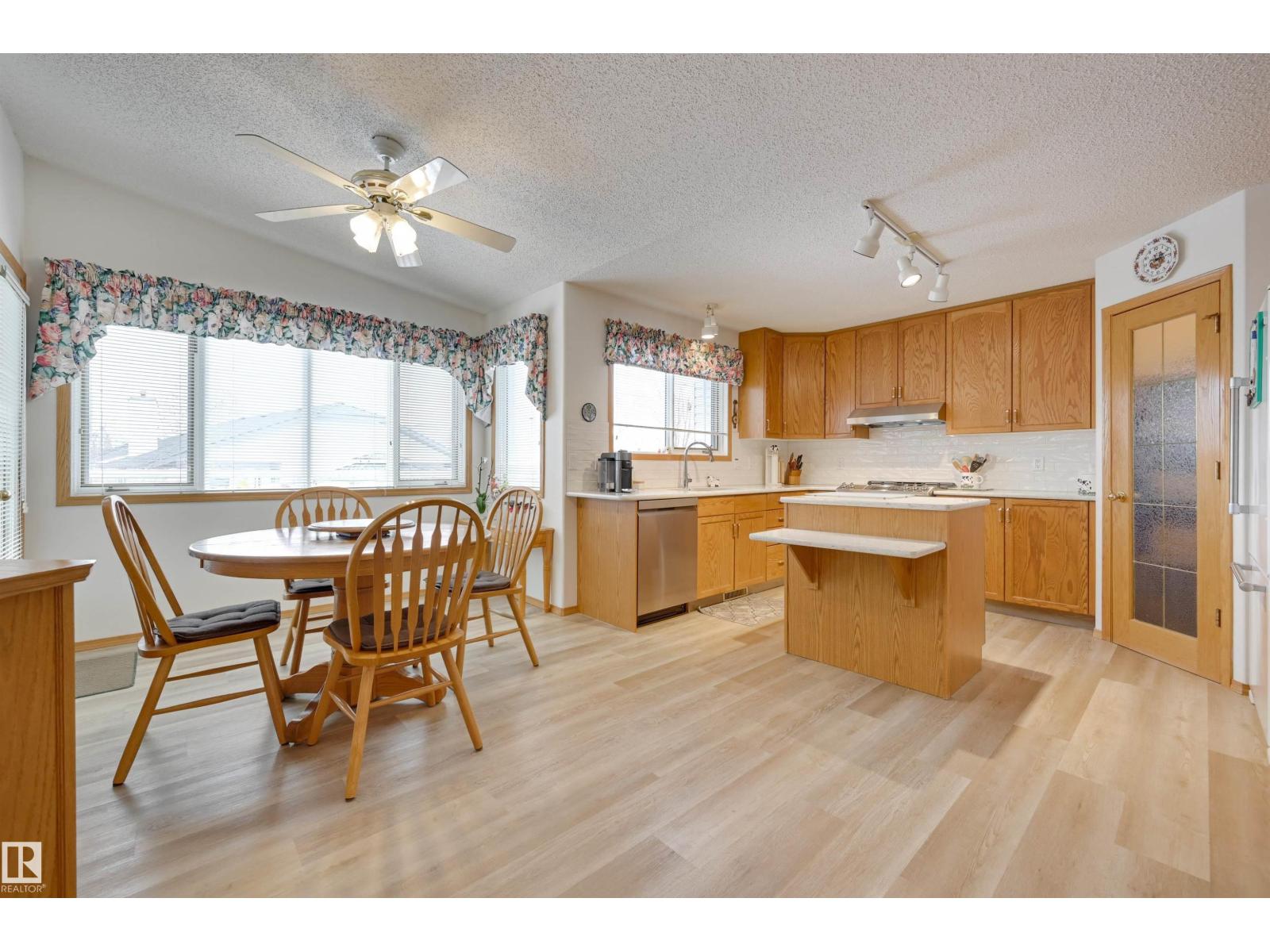 38 HIGHLAND CR, St. Albert