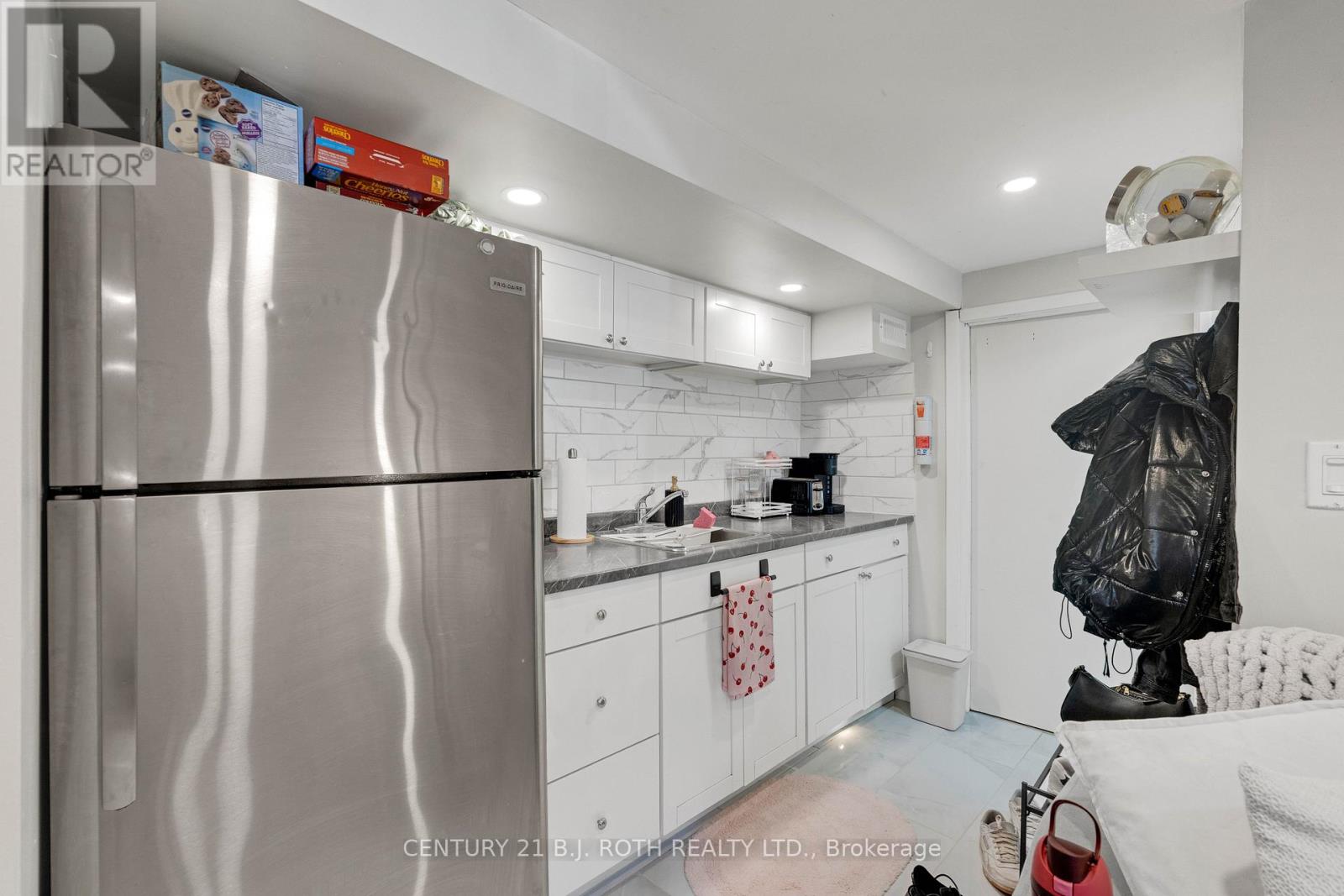 184 BORLAND STREET E - 30