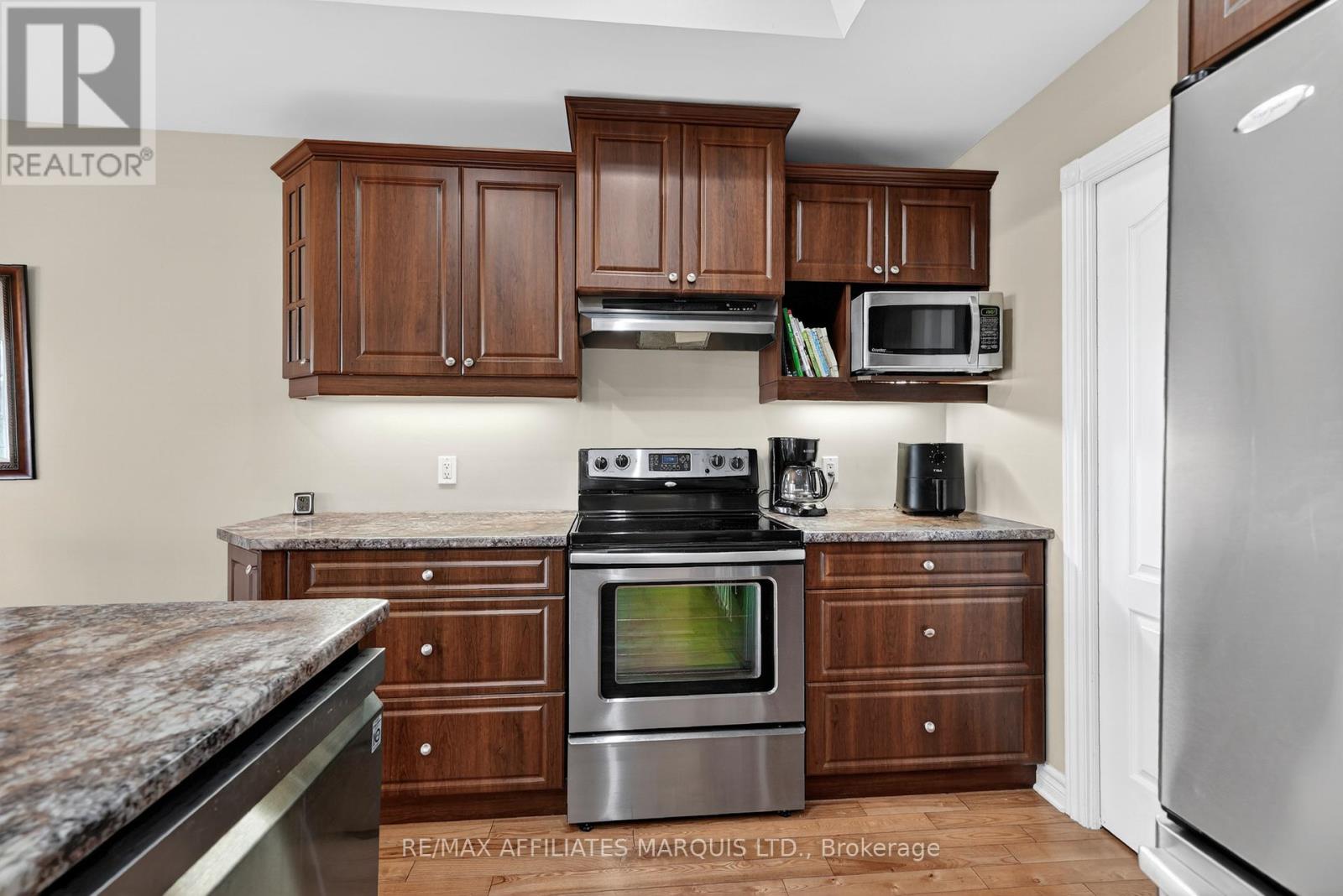 516 JO ANNE CRESCENT - 4