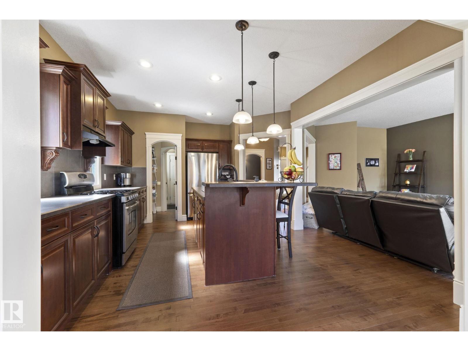 2011 126 ST SW, Edmonton