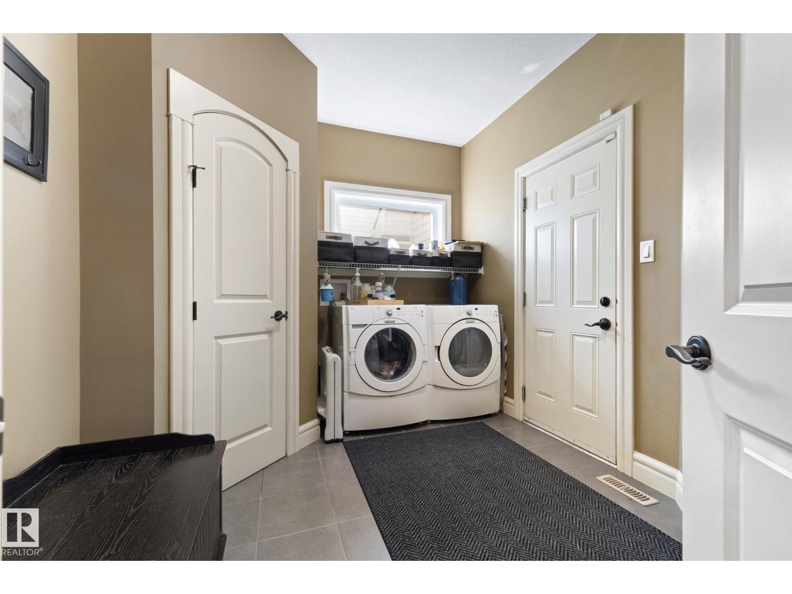 2011 126 ST SW, Edmonton