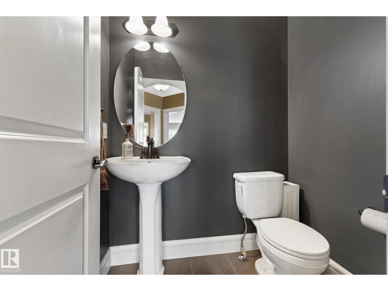 2011 126 ST SW, Edmonton