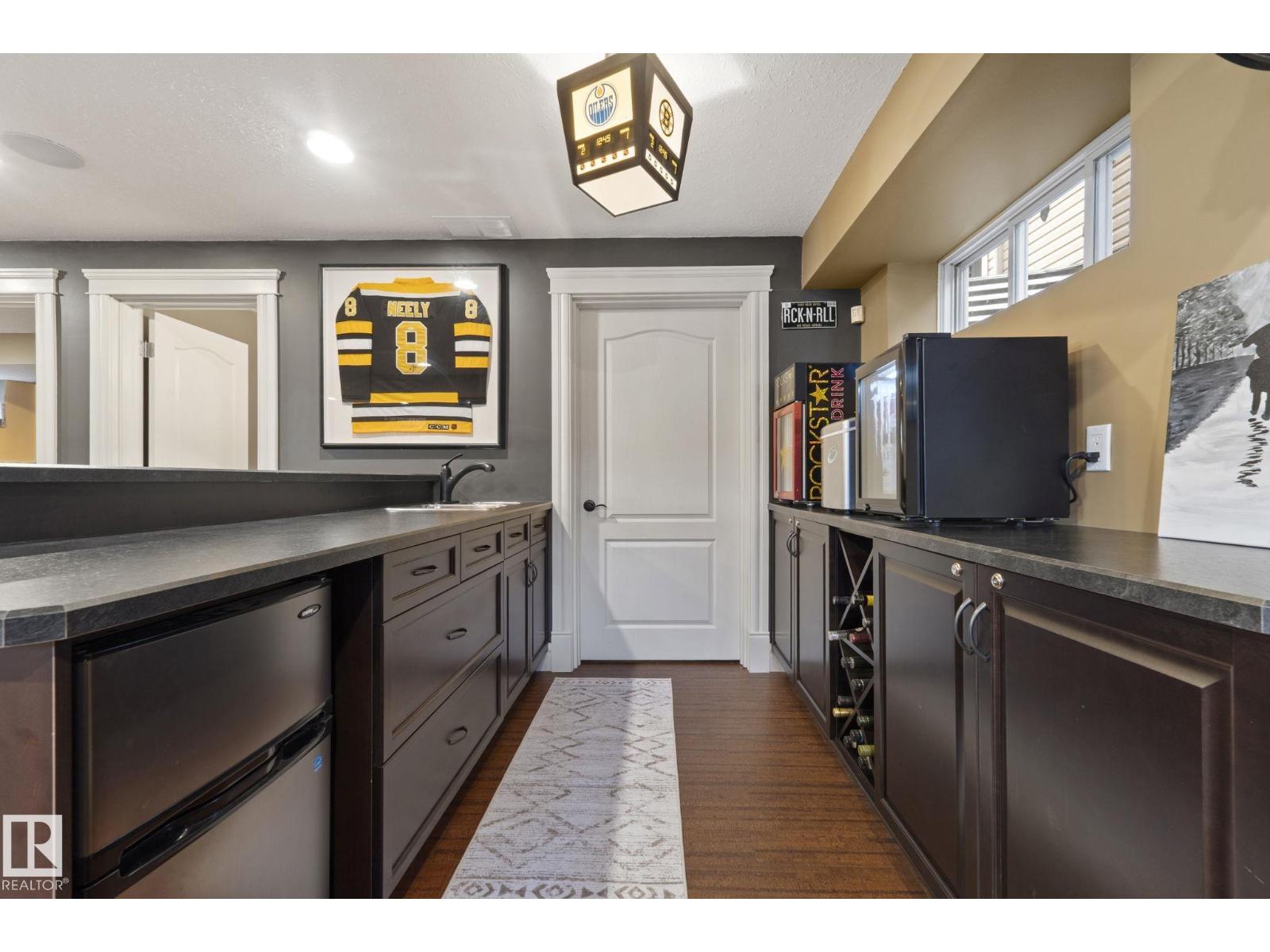 2011 126 ST SW, Edmonton