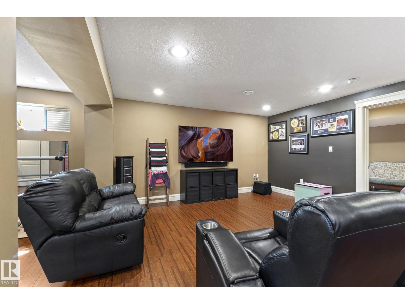 2011 126 ST SW, Edmonton