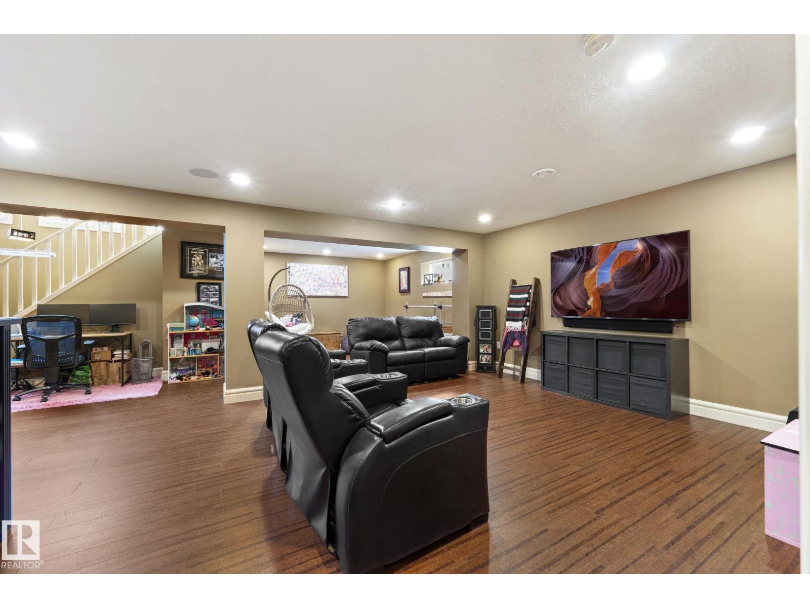 2011 126 ST SW, Edmonton