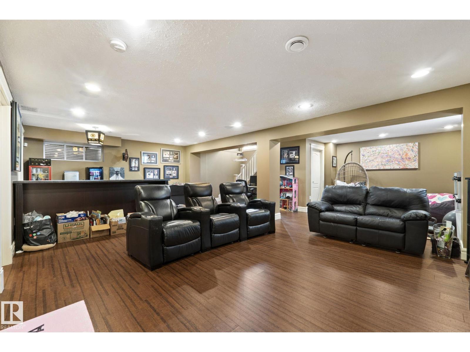 2011 126 ST SW, Edmonton