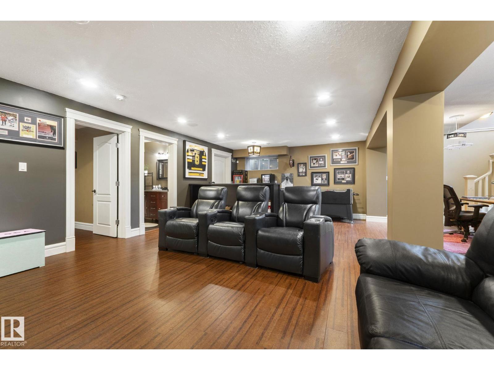 2011 126 ST SW, Edmonton