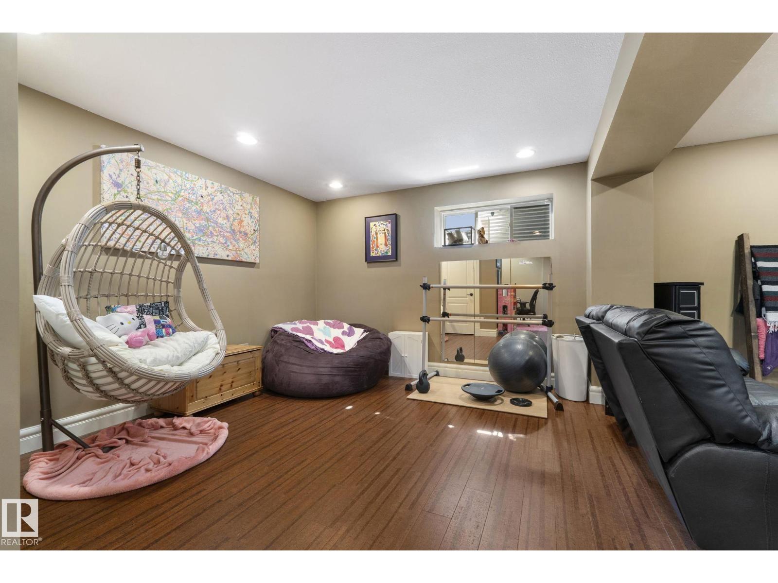 2011 126 ST SW, Edmonton