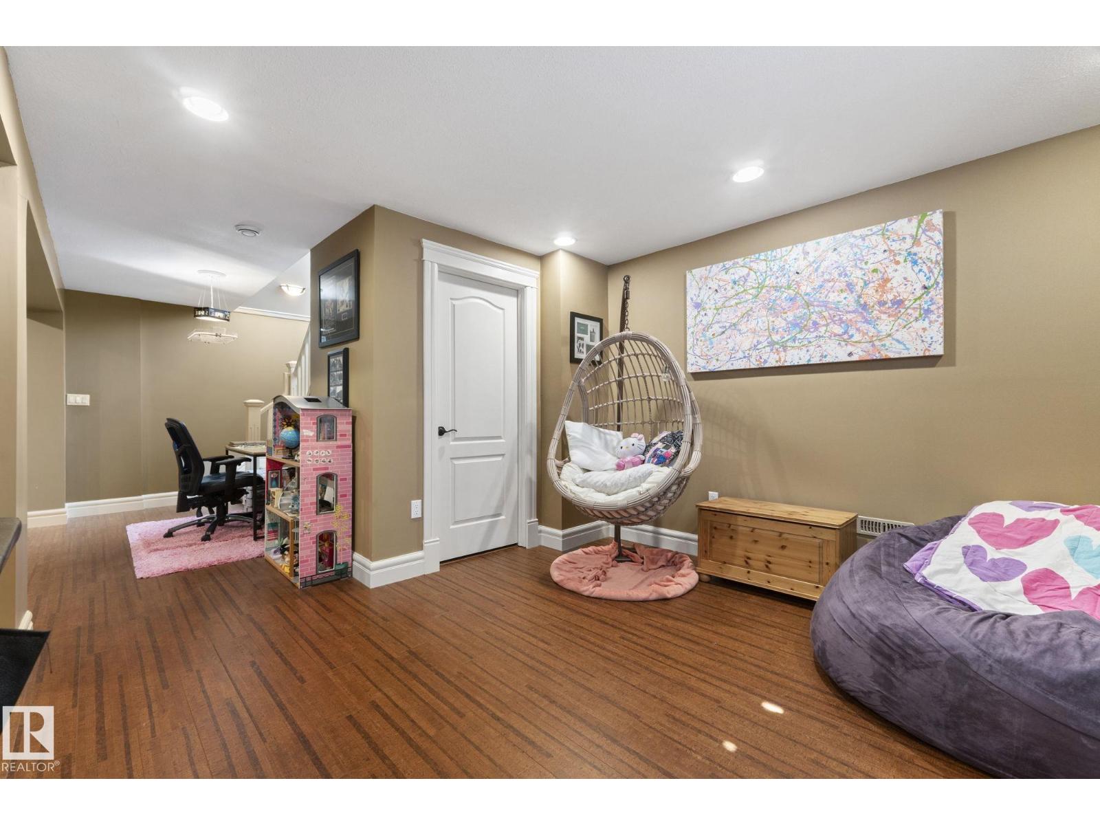 2011 126 ST SW, Edmonton