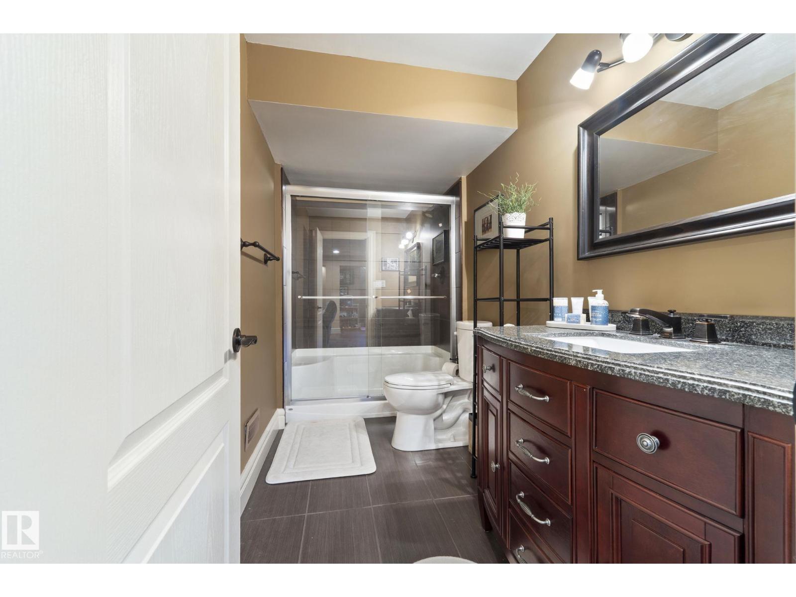 2011 126 ST SW, Edmonton