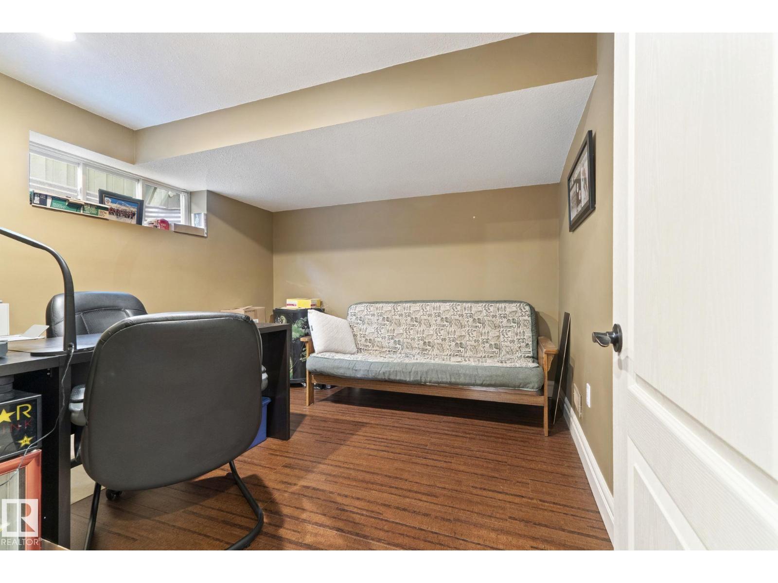 2011 126 ST SW, Edmonton