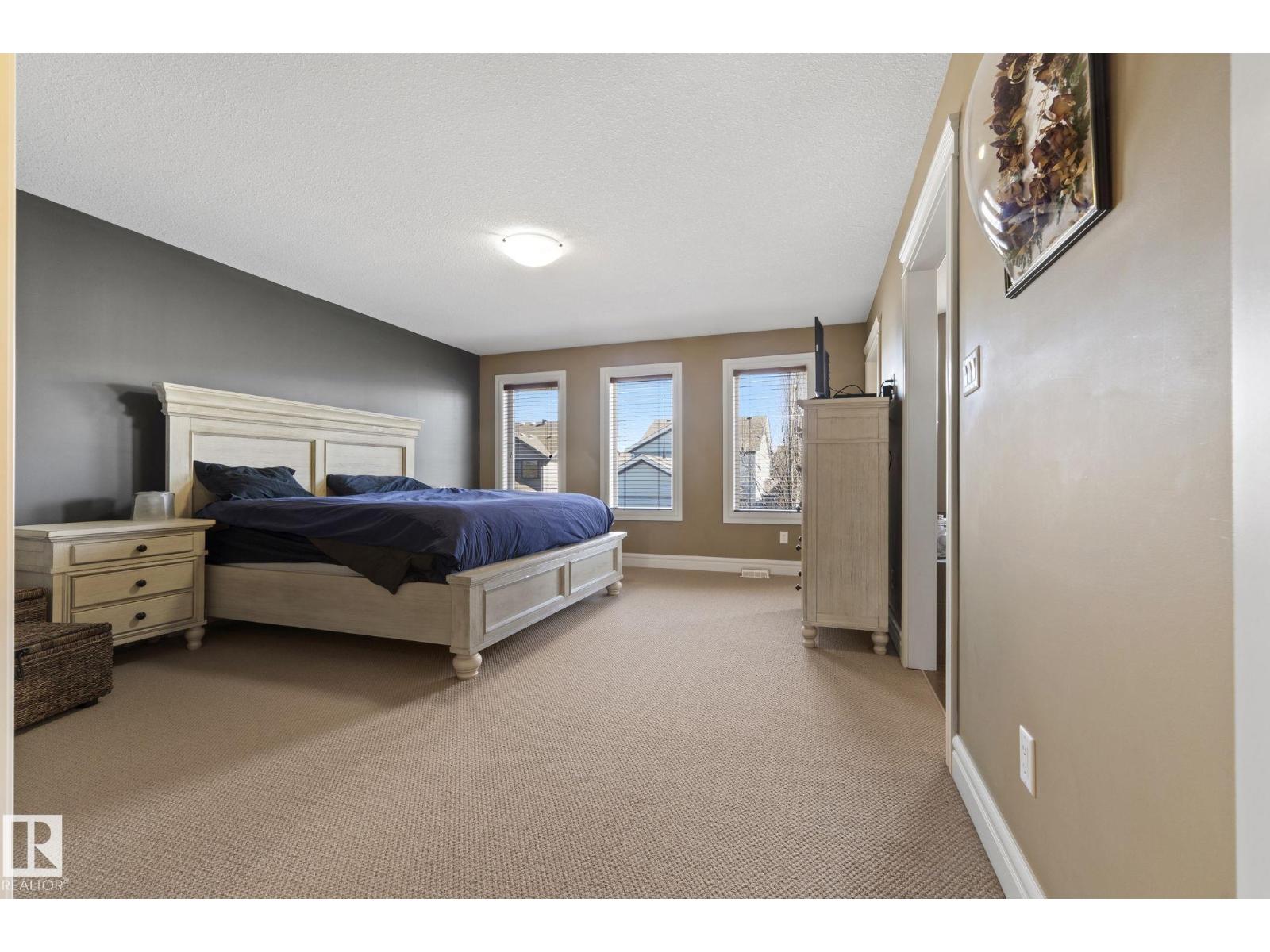 2011 126 ST SW, Edmonton