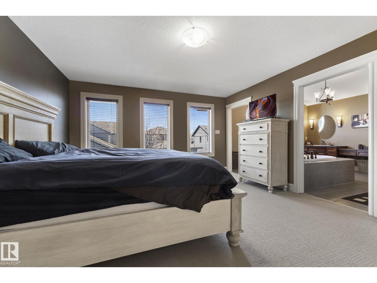 2011 126 ST SW, Edmonton