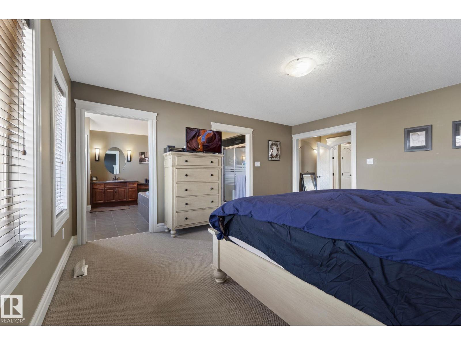 2011 126 ST SW, Edmonton