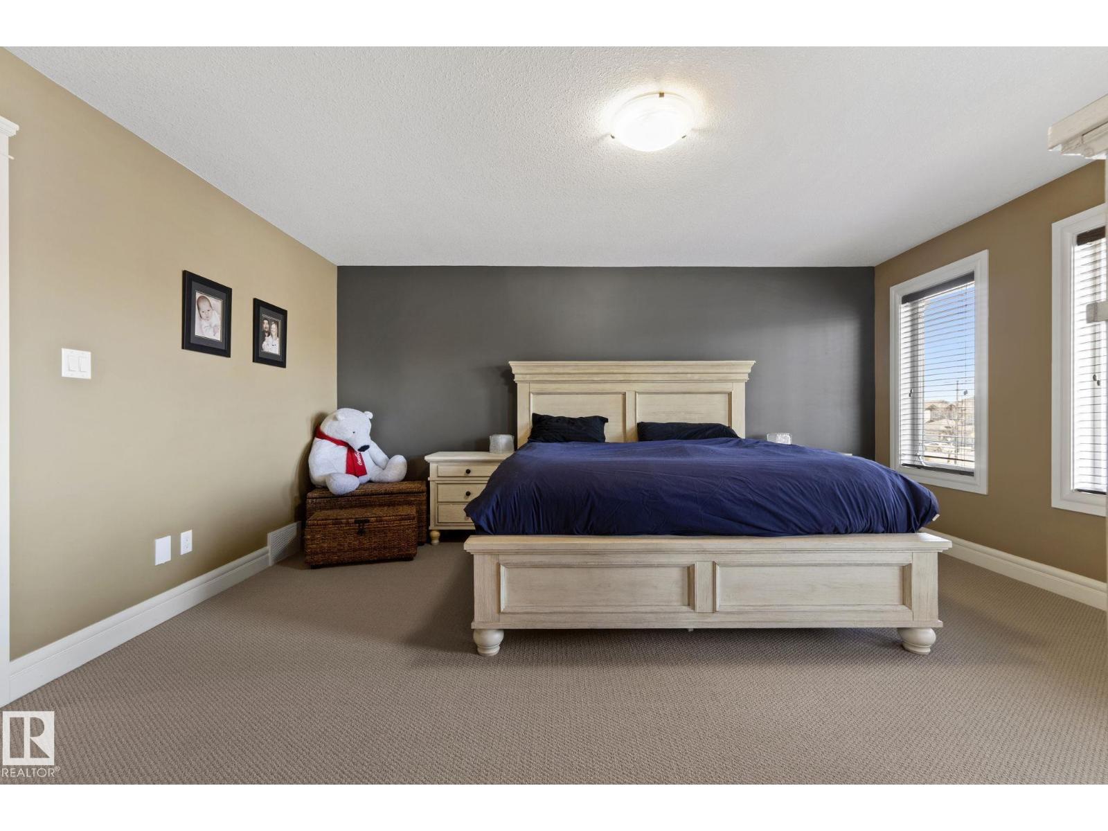 2011 126 ST SW, Edmonton