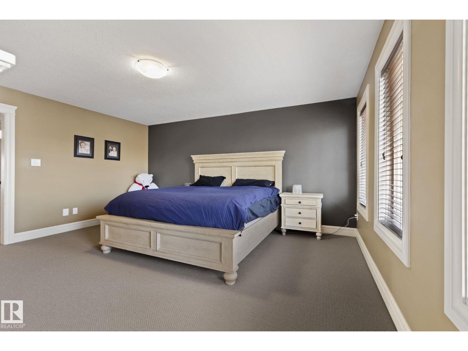 2011 126 ST SW, Edmonton