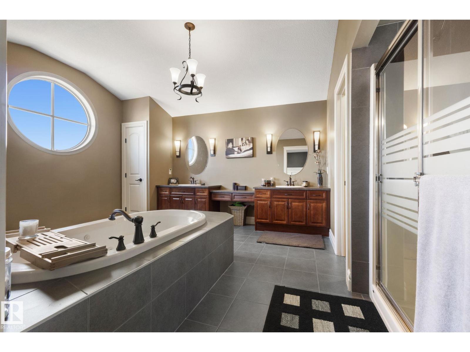 2011 126 ST SW, Edmonton