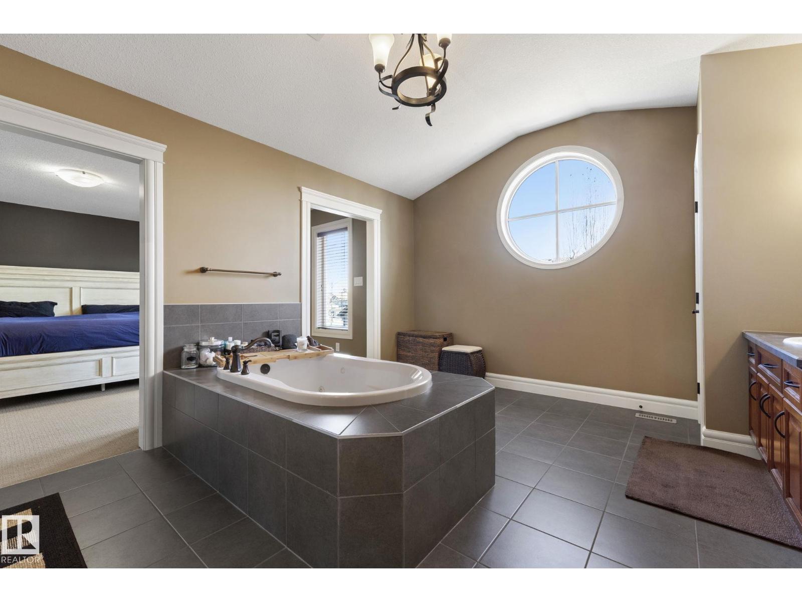 2011 126 ST SW, Edmonton