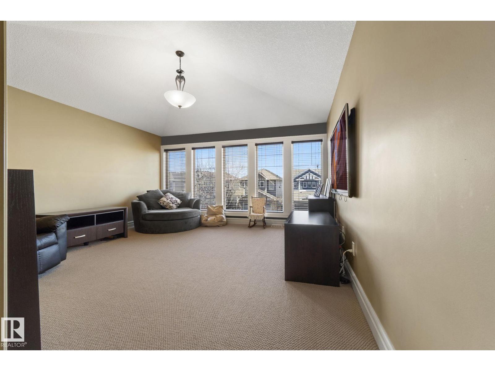 2011 126 ST SW, Edmonton