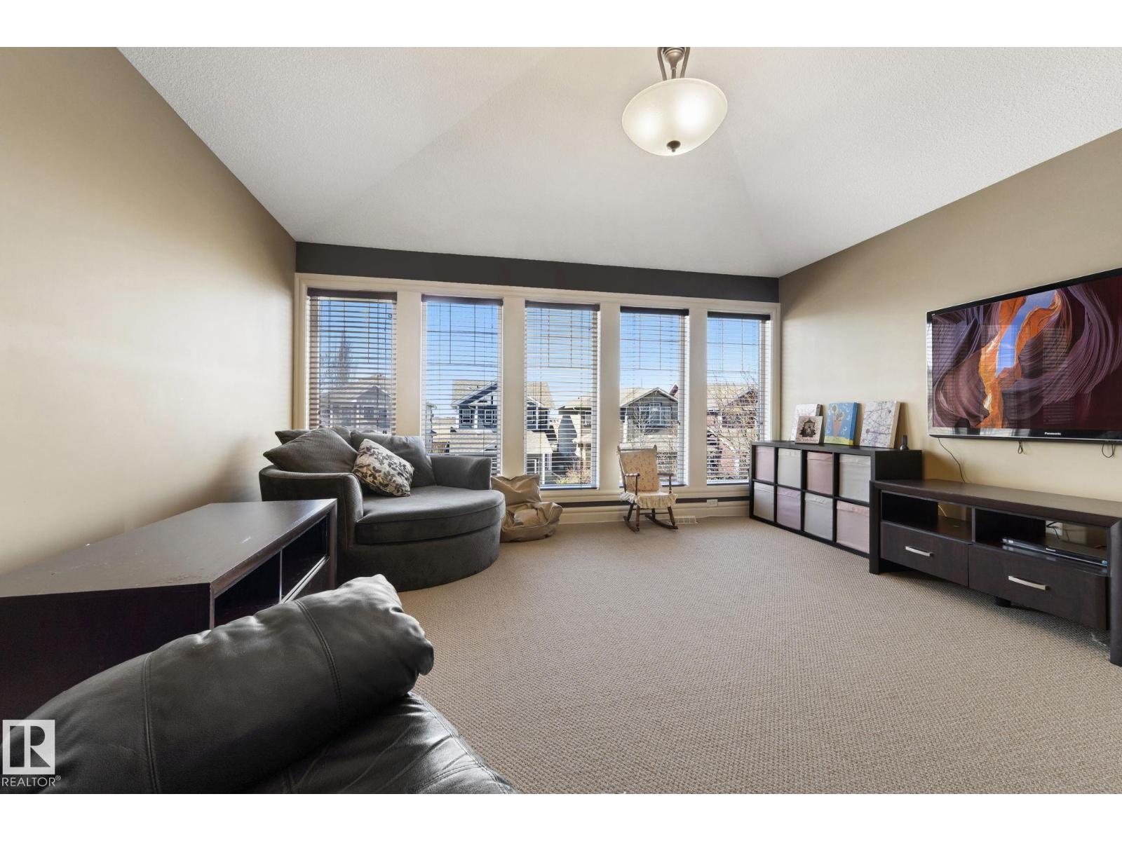 2011 126 ST SW, Edmonton