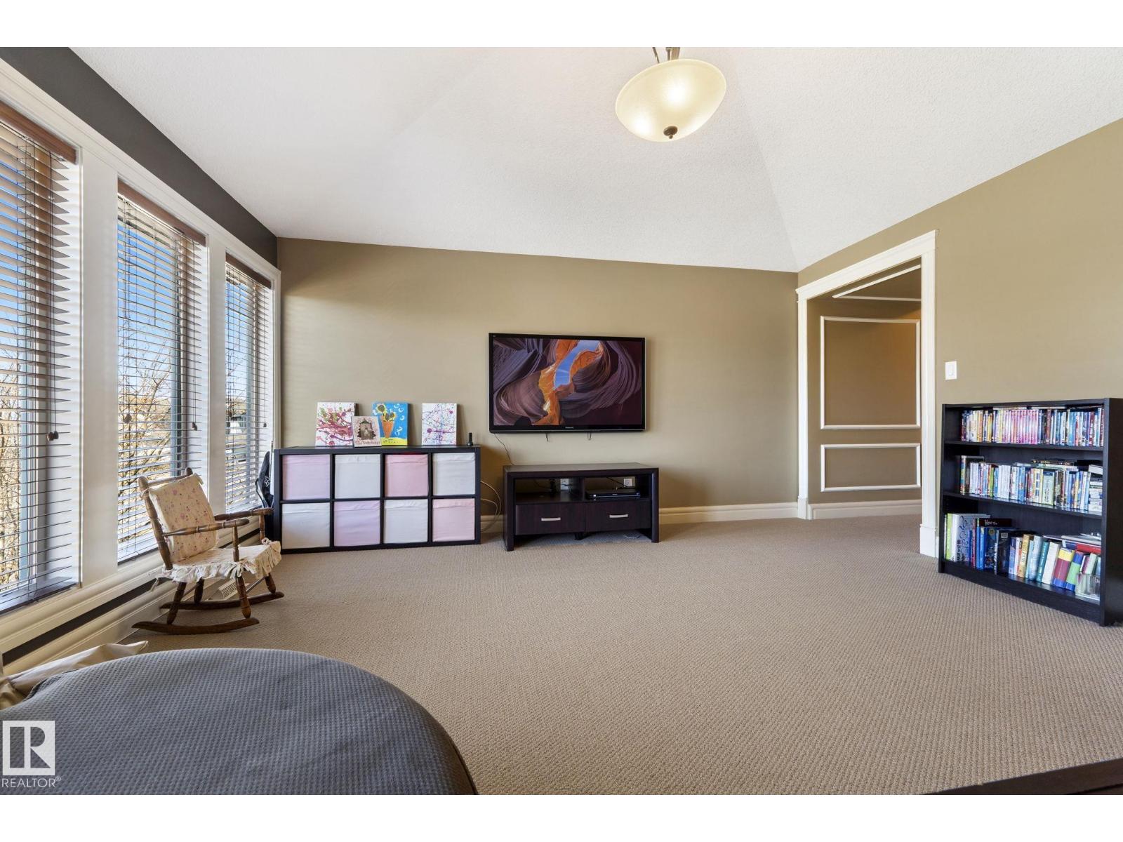 2011 126 ST SW, Edmonton