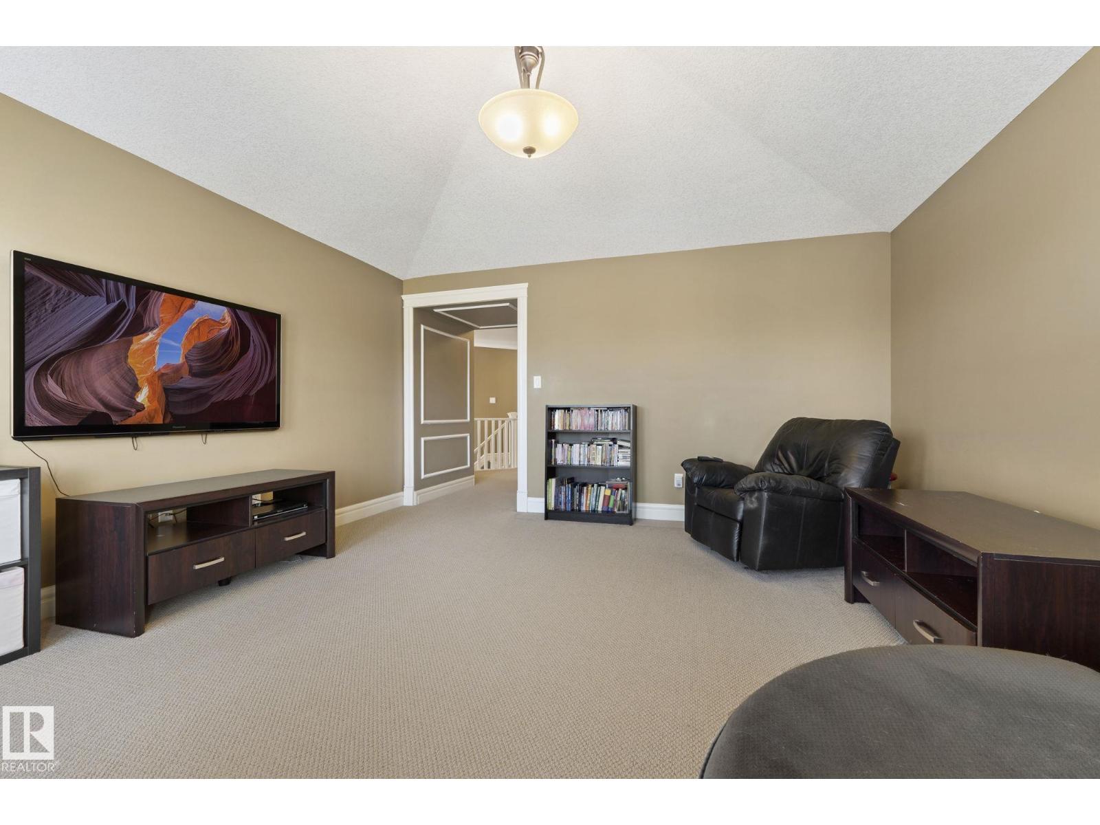 2011 126 ST SW, Edmonton