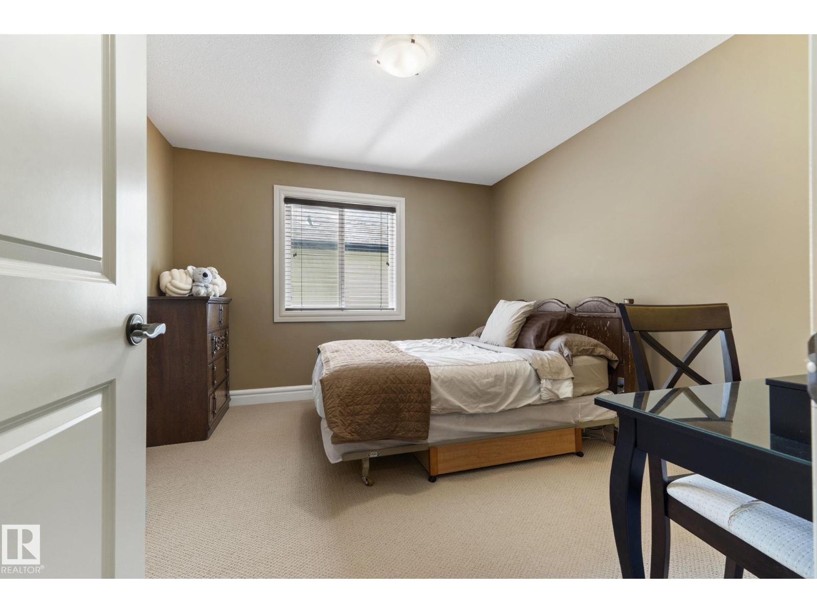 2011 126 ST SW, Edmonton