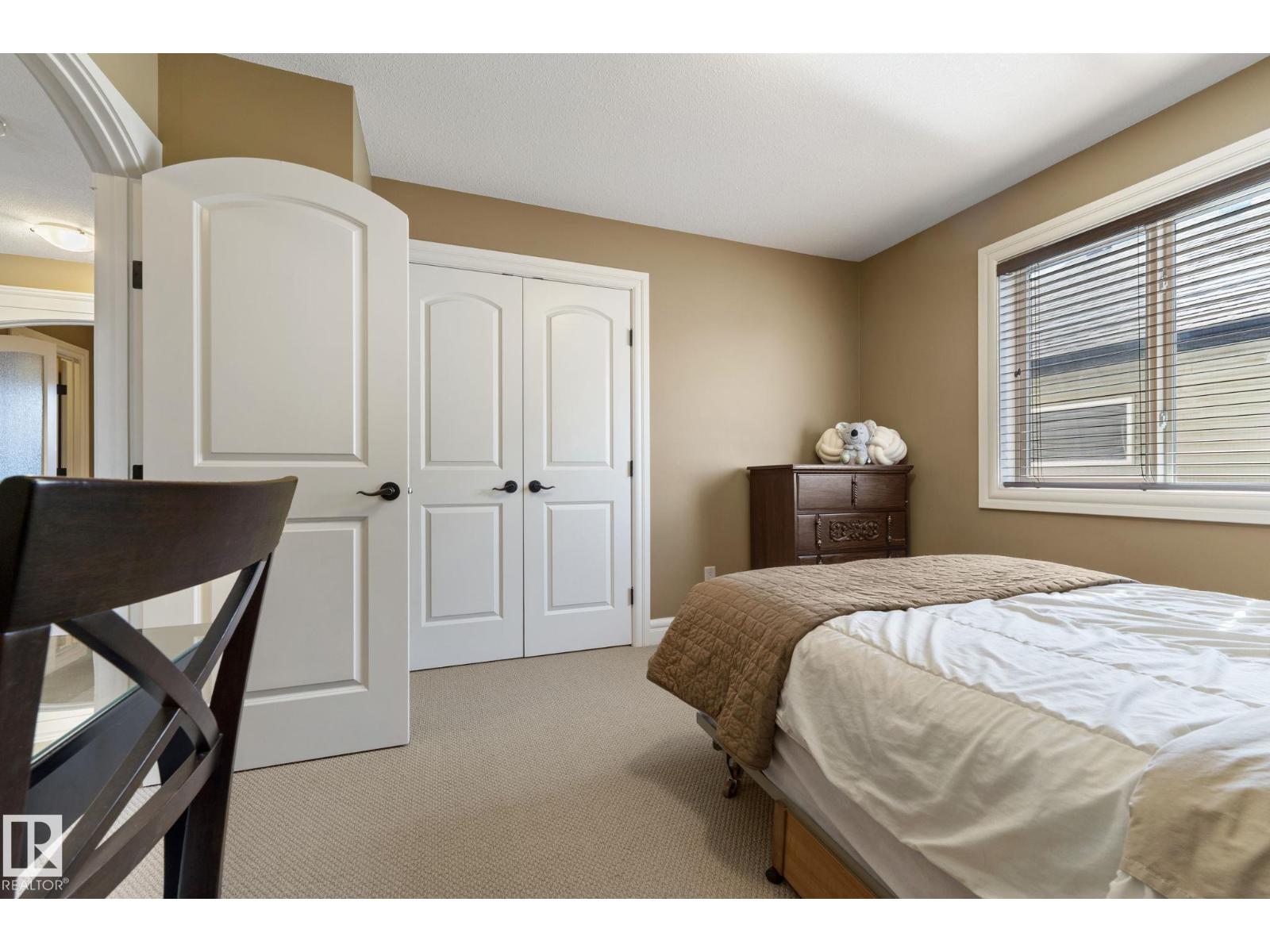 2011 126 ST SW, Edmonton