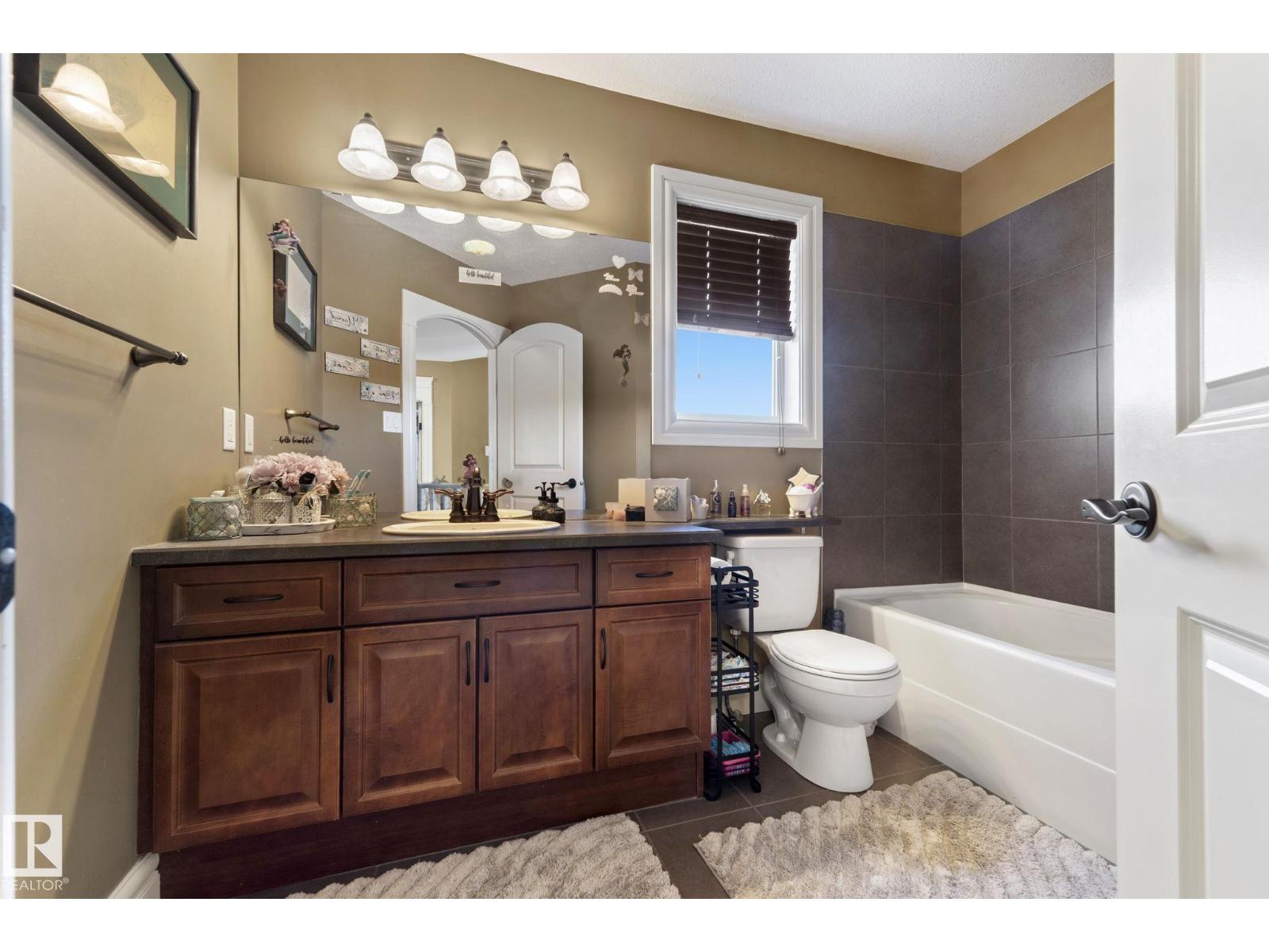 2011 126 ST SW, Edmonton