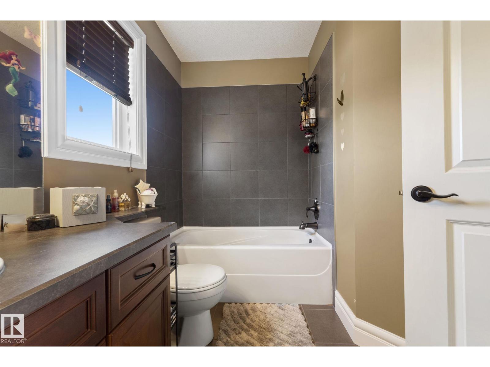 2011 126 ST SW, Edmonton