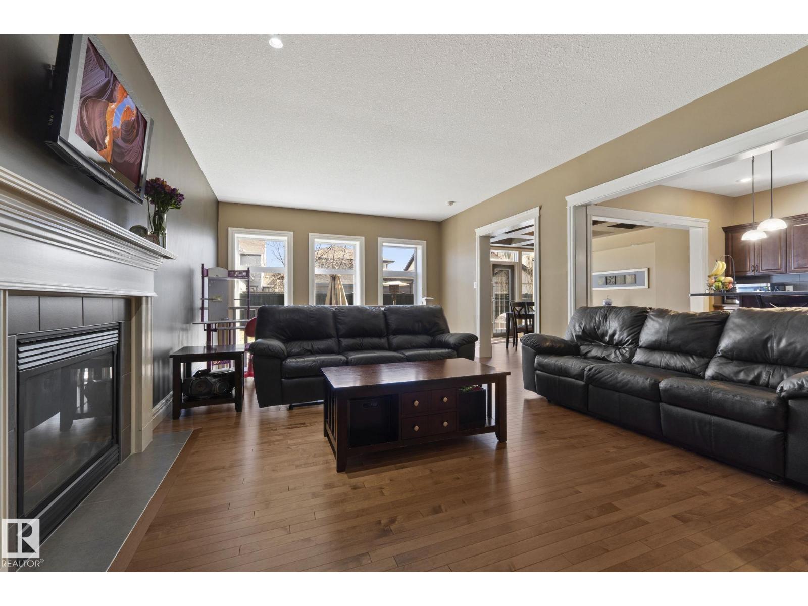 2011 126 ST SW, Edmonton