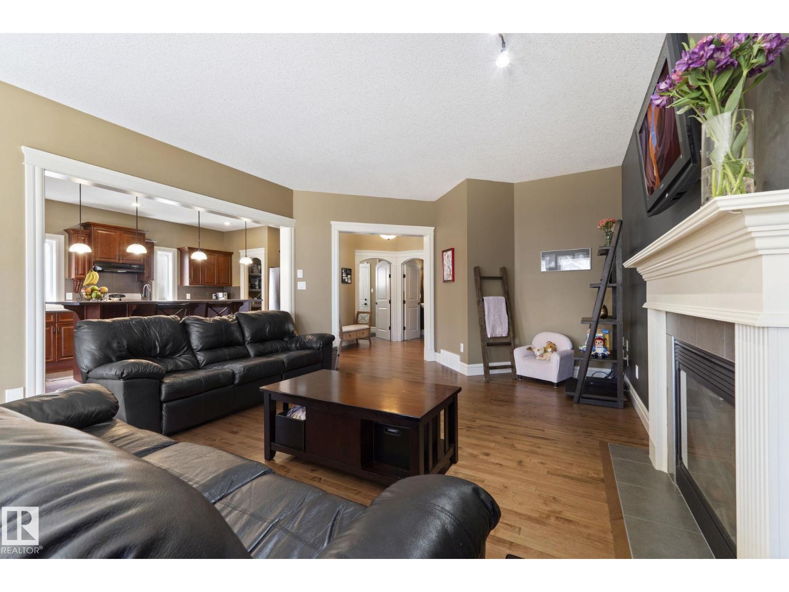 2011 126 ST SW, Edmonton