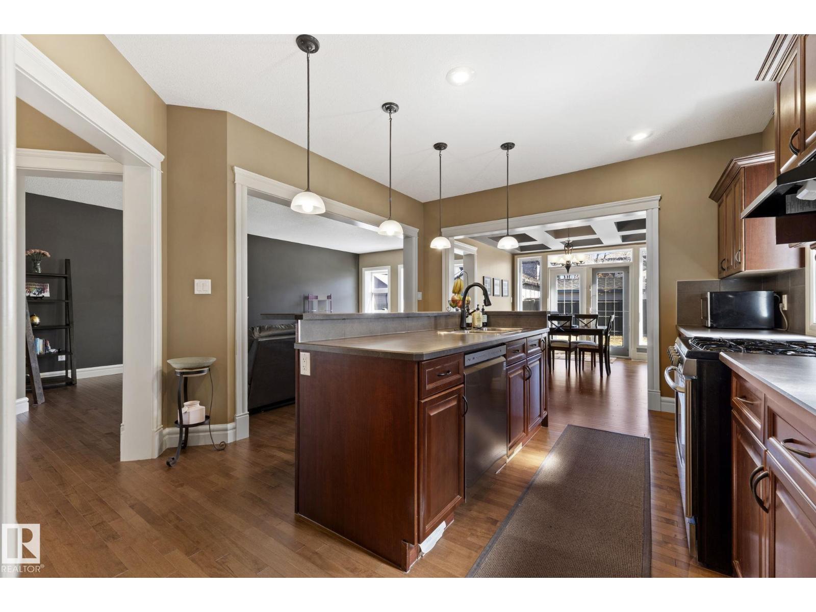 2011 126 ST SW, Edmonton