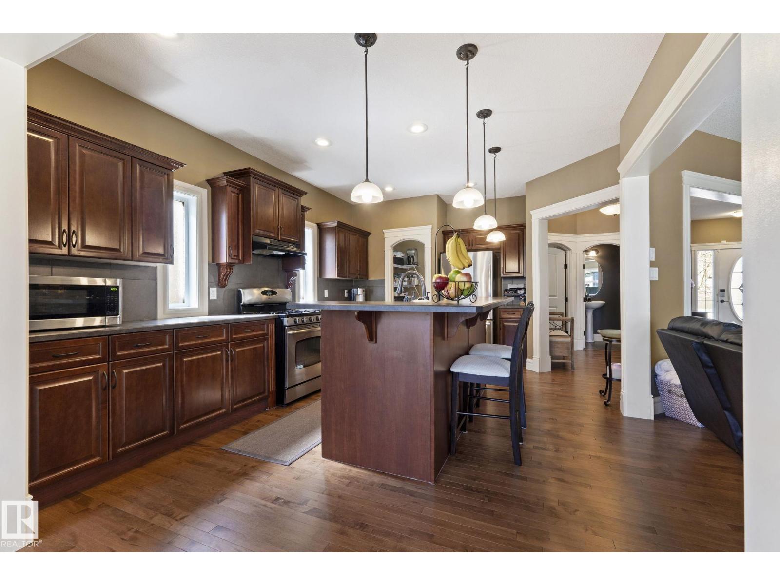 2011 126 ST SW, Edmonton