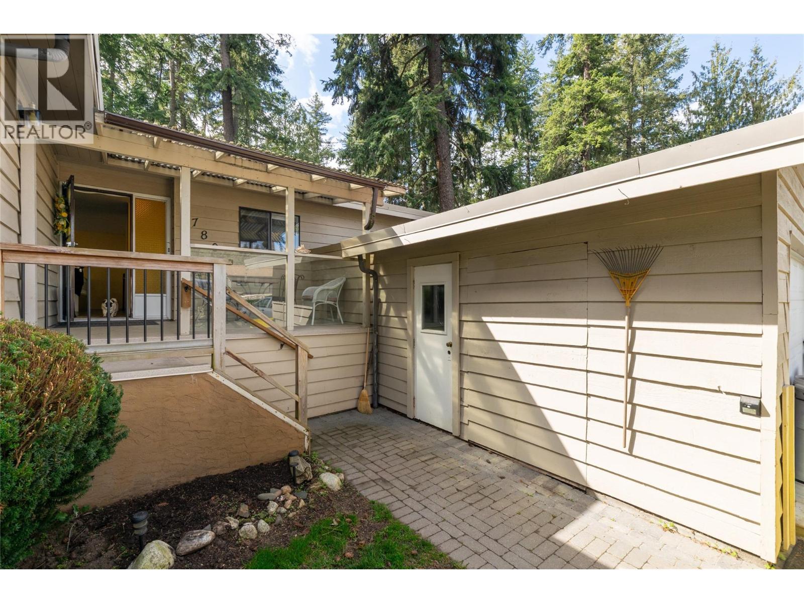 2780 25 Avenue NE - 20