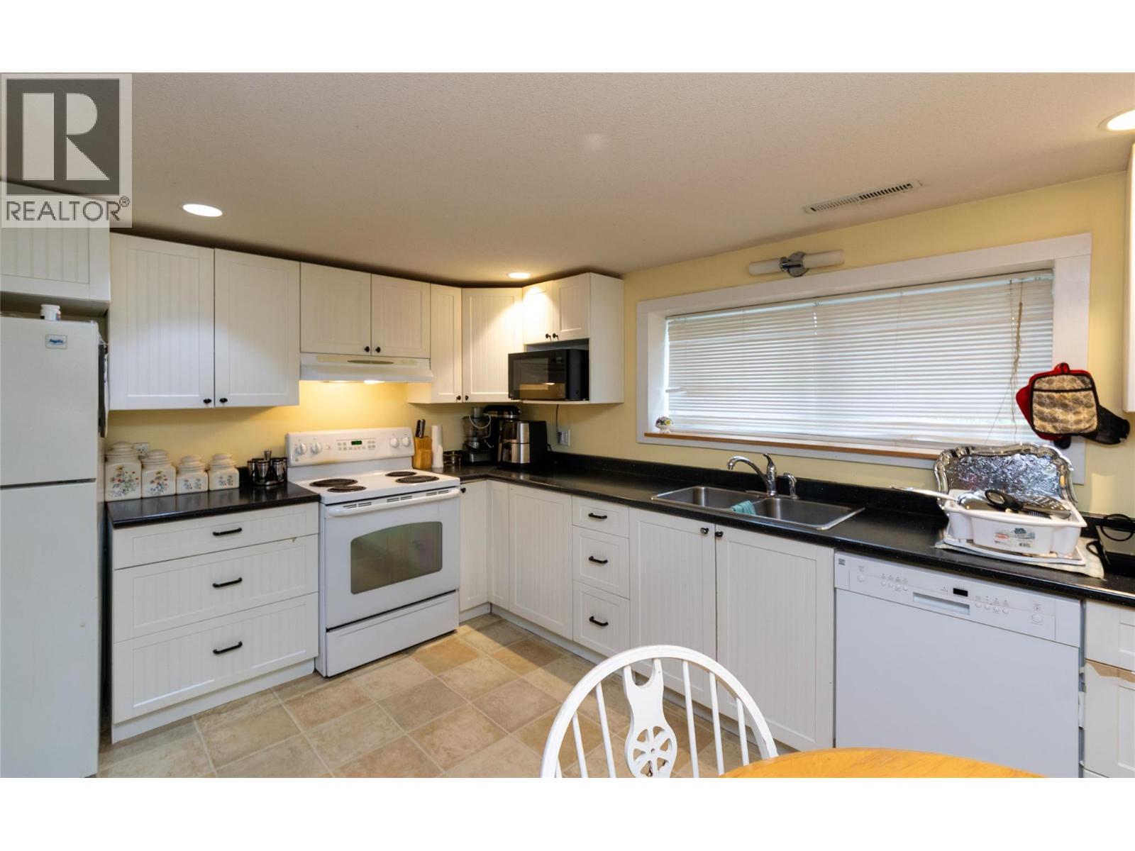 2780 25 Avenue NE - 27