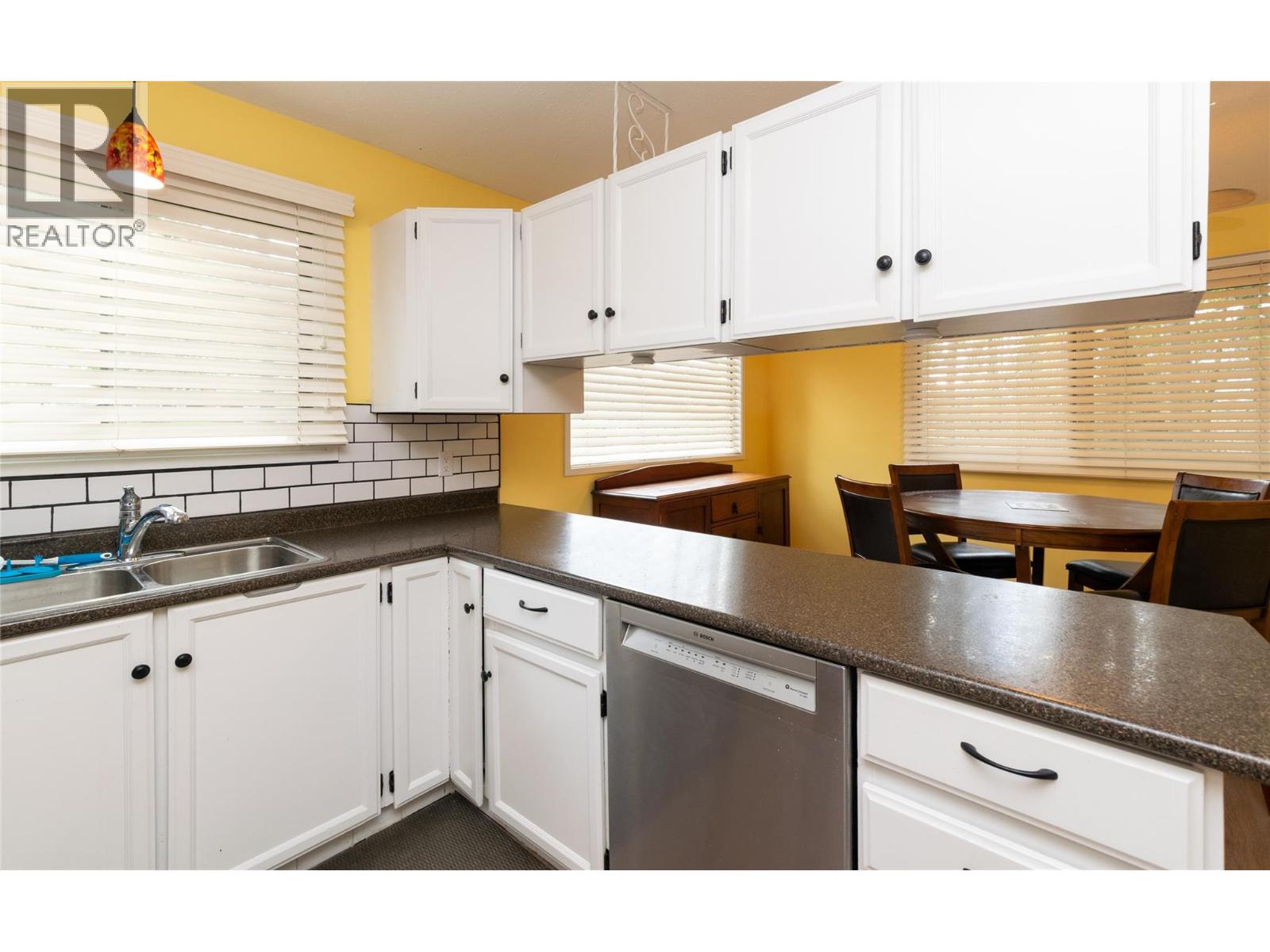 2780 25 Avenue NE - 8