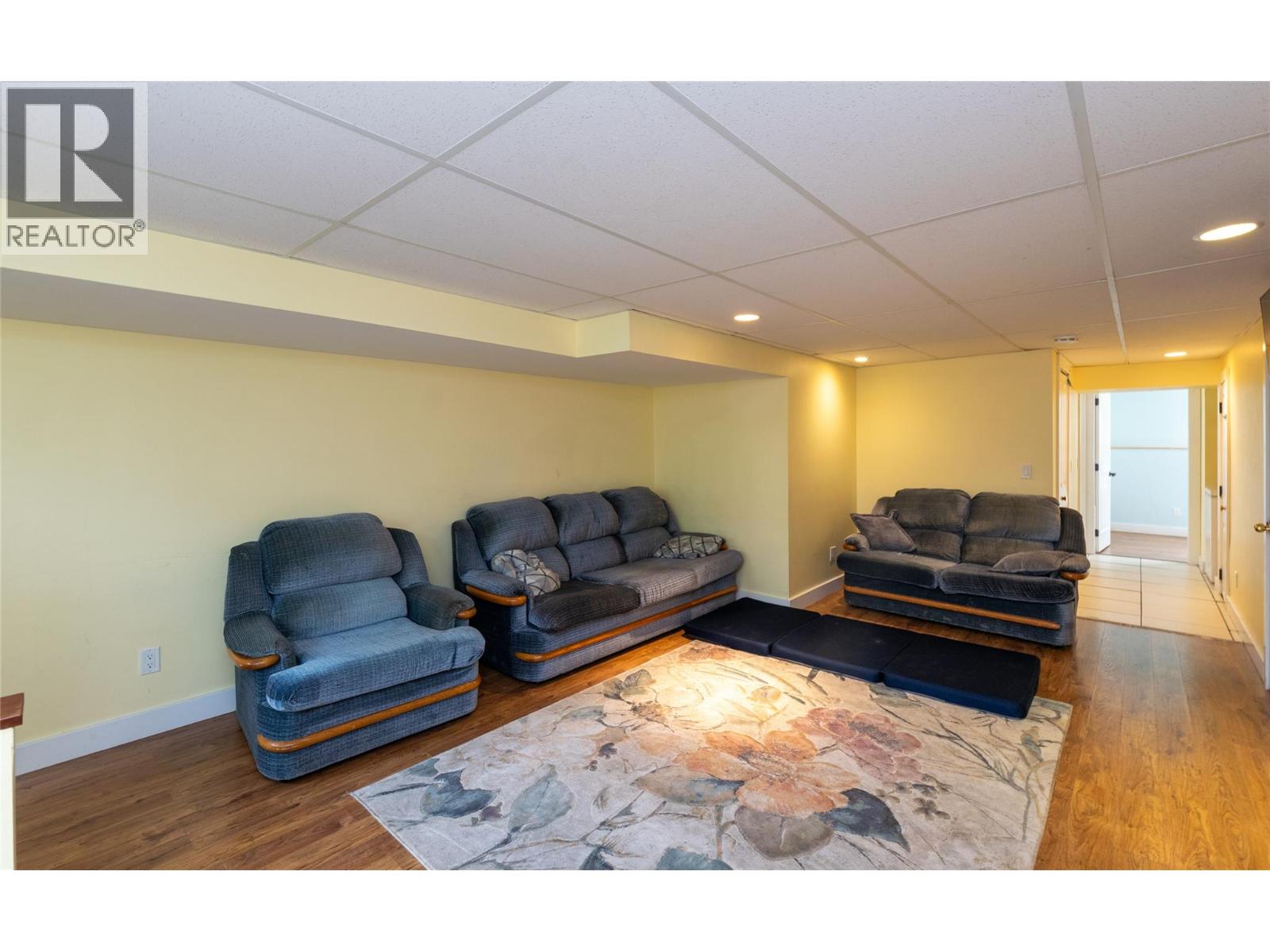 2780 25 Avenue NE - 25