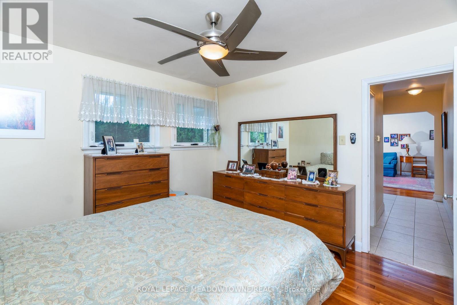 208 MARTIN STREET — photo 20