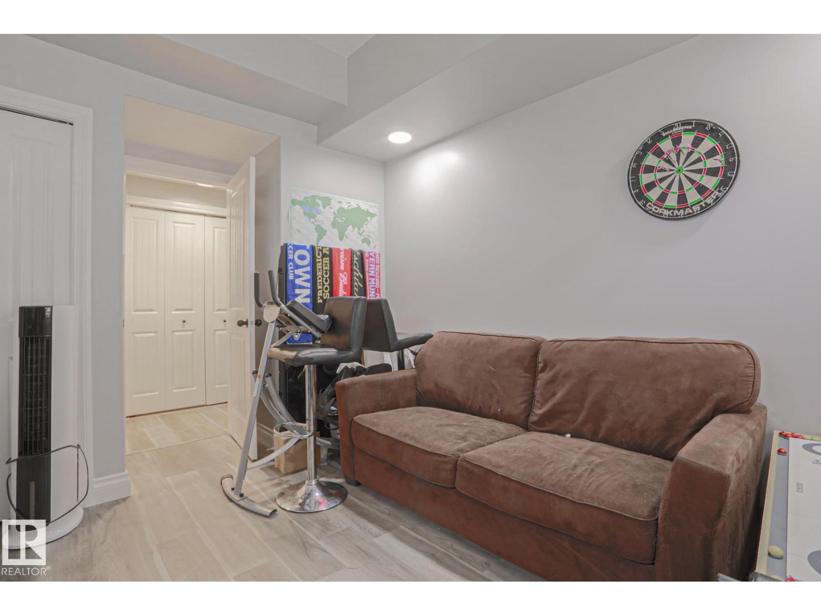 #18 2565 HANNA CR NW, Edmonton